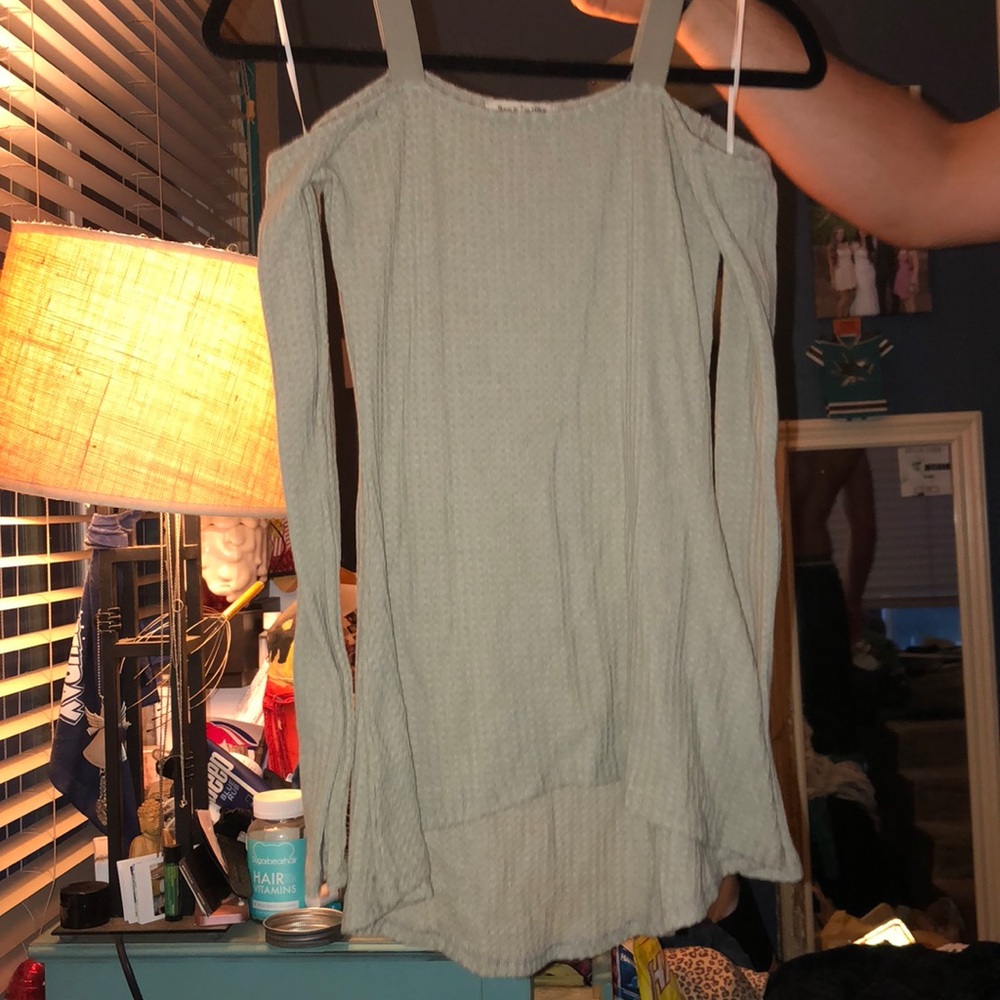 Long sleeve shoulder cut out